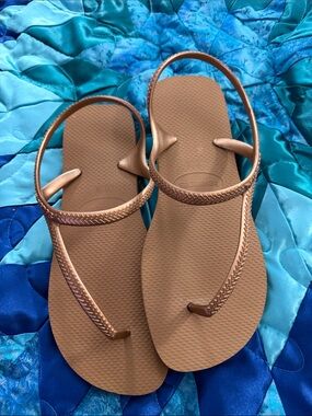 Havaianas Women’s Metallic Bronze Flip Sandals